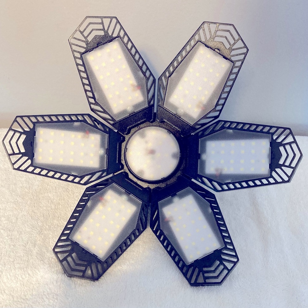 6 Panel Adjustable LED Screw In Light Fixture